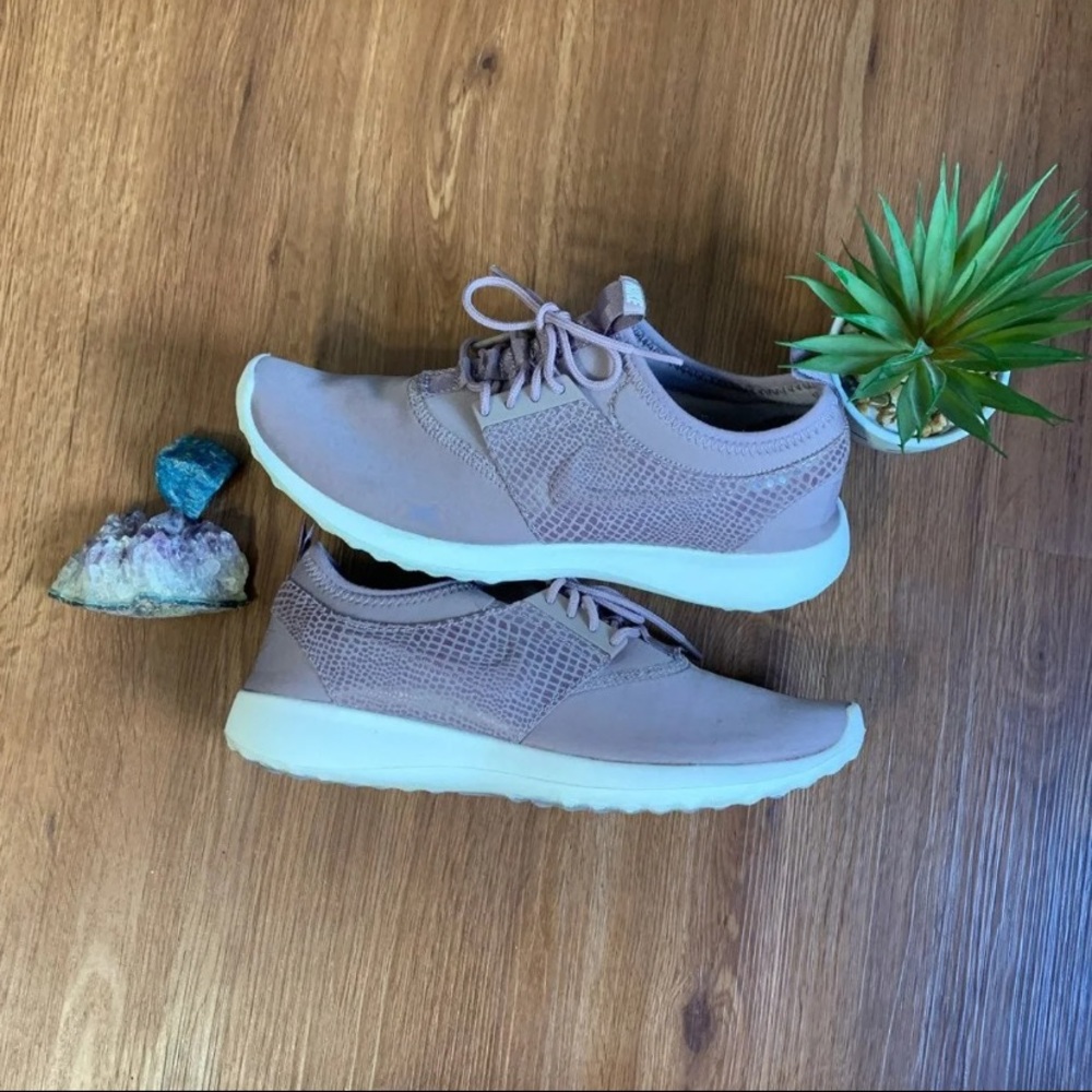 Pastel / Lilac Nike perfect for summer 2020